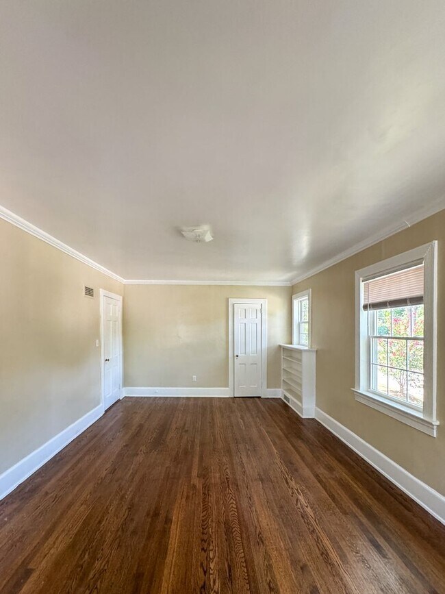 Building Photo - Charming 2 Bed 1 Bath Duplex in Haymount