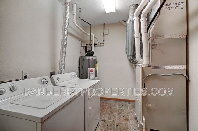 Building Photo - 1115 N Byrne Rd