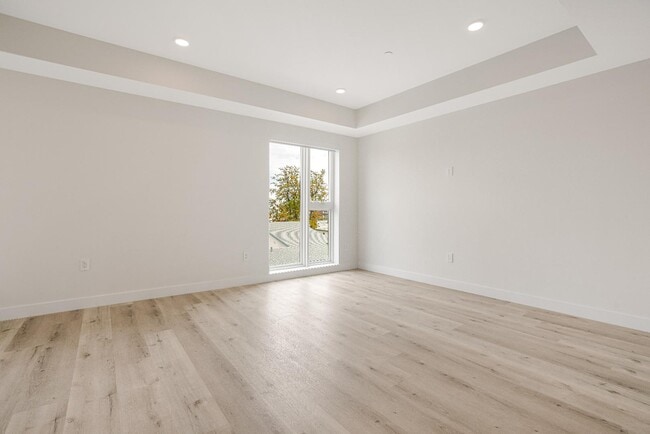 Building Photo - 3308 Mentone Ave