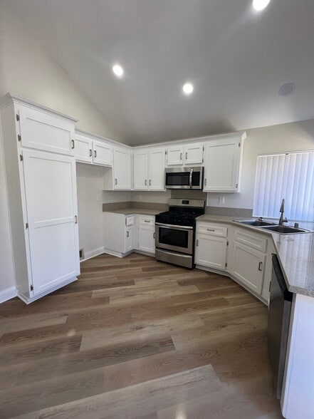 Building Photo - 737 Ashbrook Dr