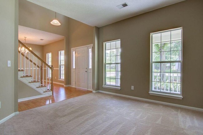 Building Photo - 103 Amberside Dr