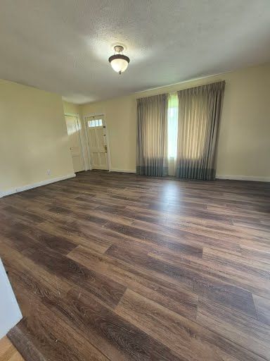 Building Photo - 1712 Pinewood Dr