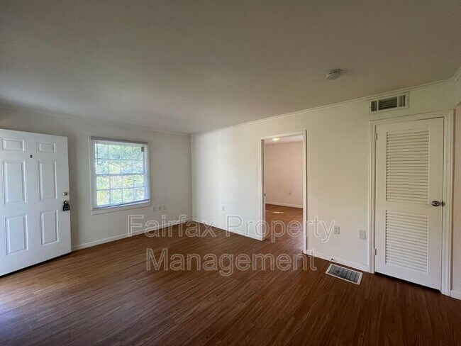 Building Photo - 512 Burlington Ave