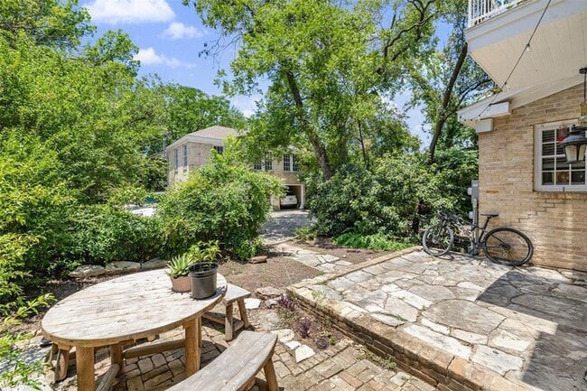 Building Photo - 1804 Pearl St