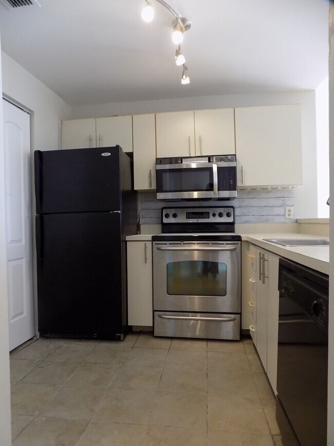Building Photo - 2508 Woodgate Blvd