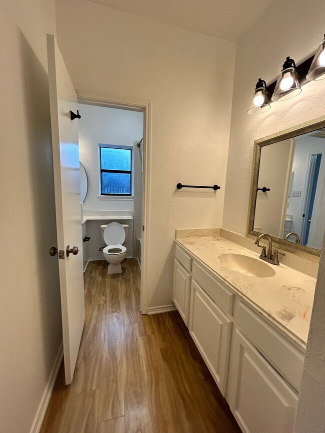 Building Photo - 1007 Dandelion Dr