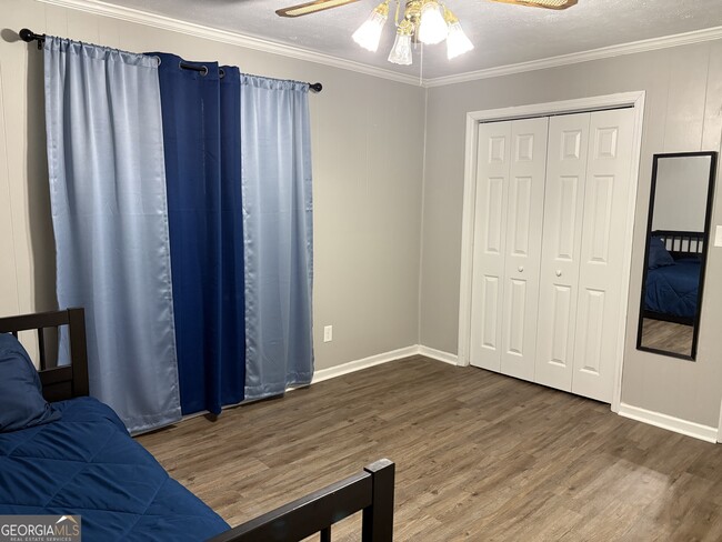 Building Photo - 19 Helms St