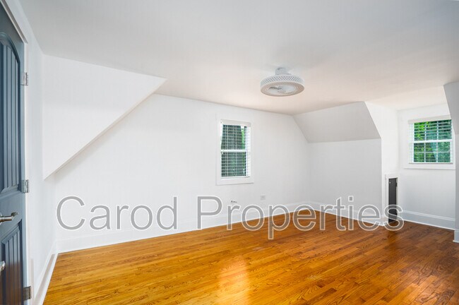 Building Photo - 3338 Eastway Dr