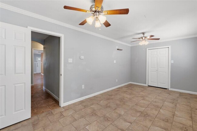 Building Photo - 7000 Shannon Dr