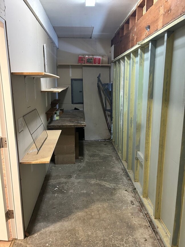 Building Photo - Spacious 3-Bedroom Home + Office/Den in De...