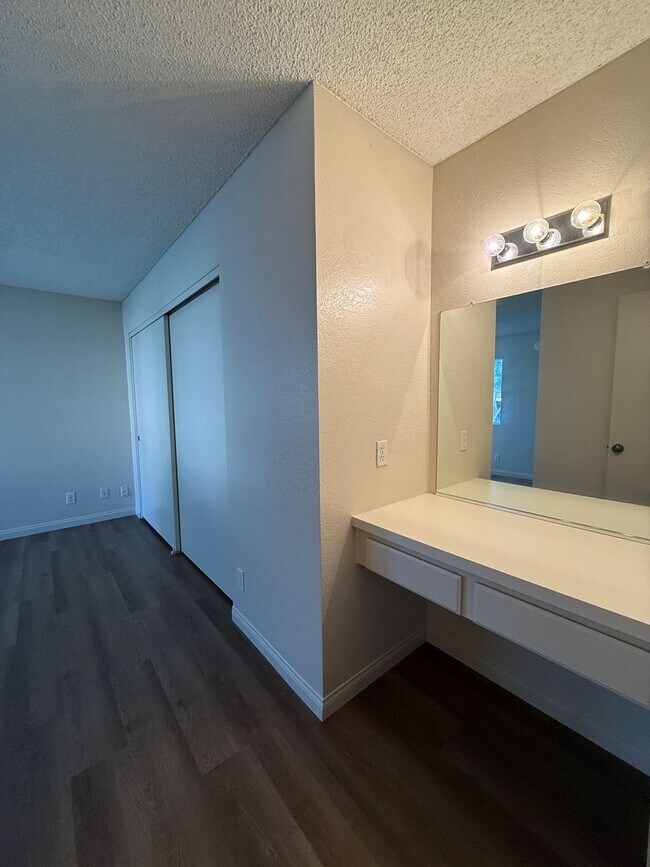 Building Photo - Downstairs Corner Condo in the Gated Community of Las Palmas