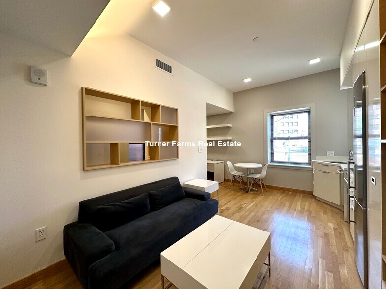 Building Photo - 15 Mount Auburn St