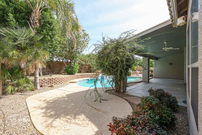 Building Photo - 4536 W Villa Linda Dr