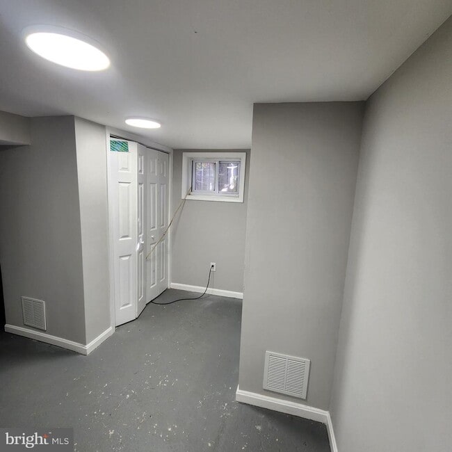 Building Photo - 6512 Hansford St