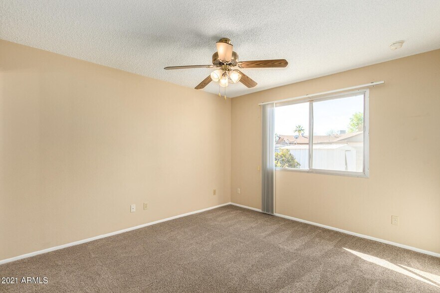 Building Photo - 3106 S Los Feliz Dr