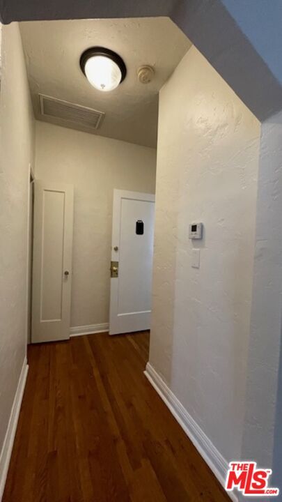 Building Photo - 444 N Sycamore Ave