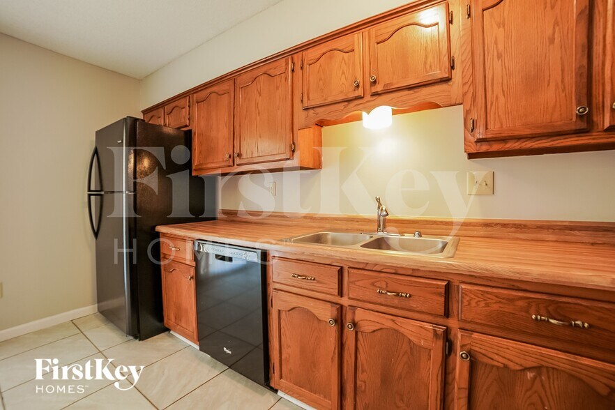 Building Photo - 7212 Layne Dr