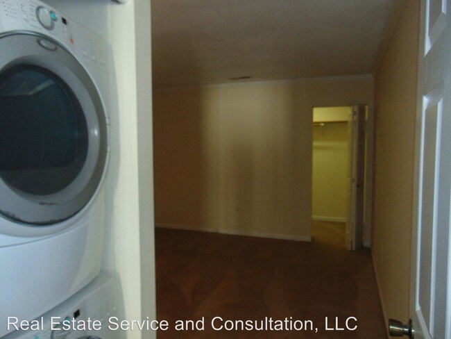 Building Photo - 1000 Lori Ln