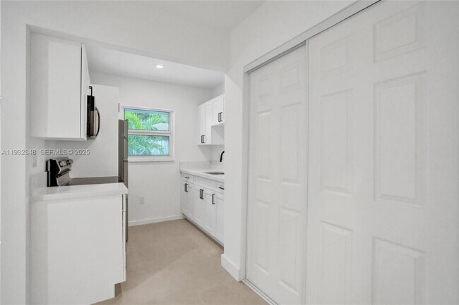 Building Photo - 922 NW 4th Ave