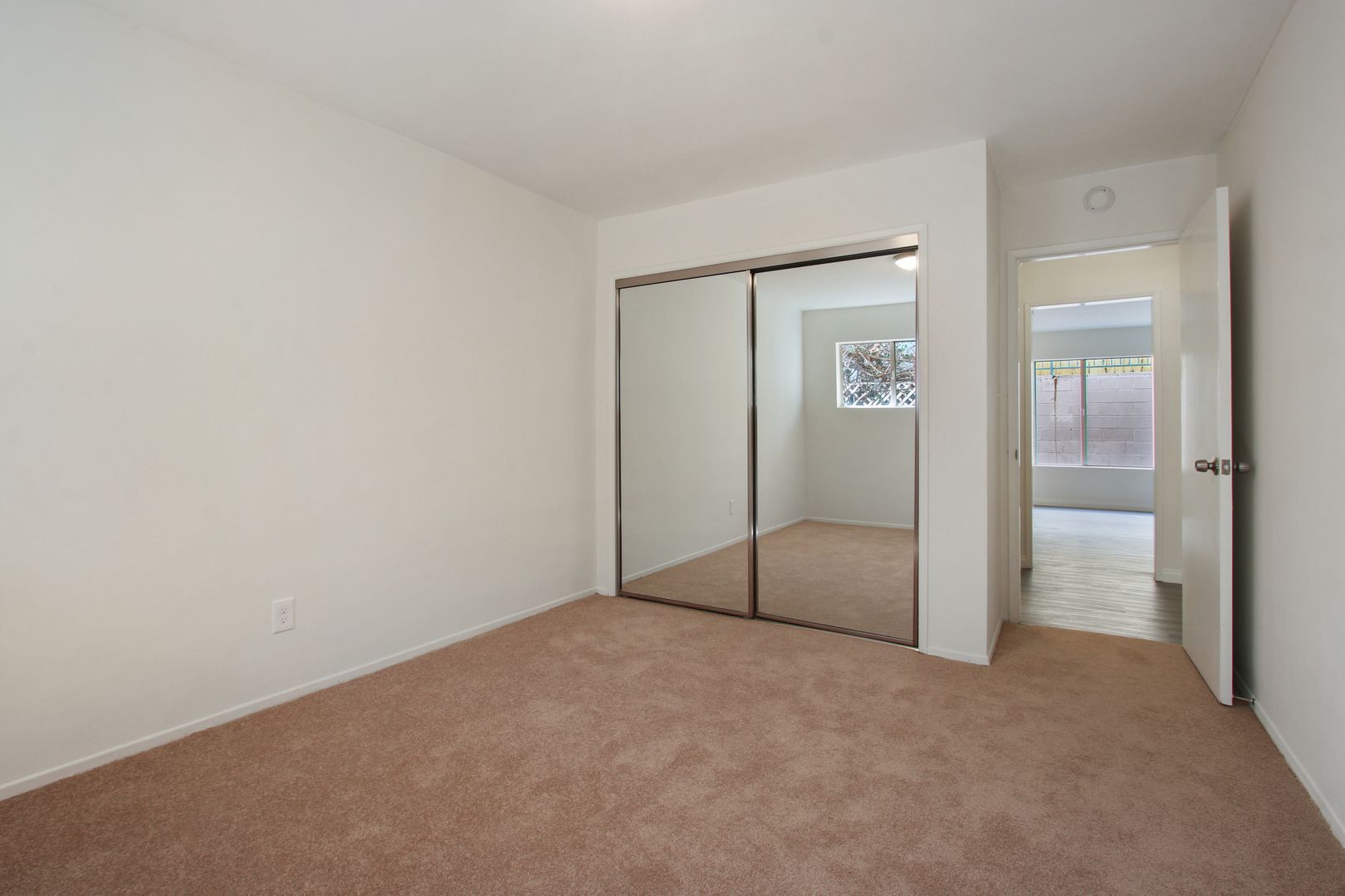 Building Photo - 848 7th St