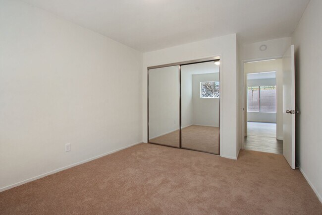 Building Photo - 848 7th St