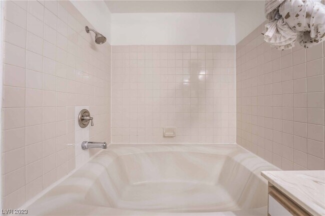 Building Photo - 2200 S Fort Apache Rd