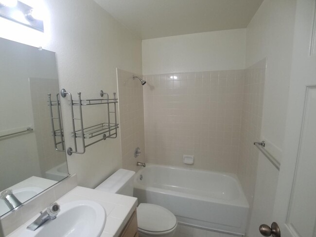 Building Photo - Bright Richmond home with space, character, and everyday ease