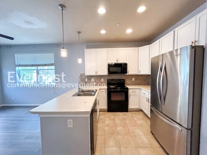 Building Photo - 2428 Obsidian Forest View