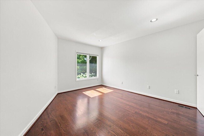 Building Photo - 6122 Trailwood Ln