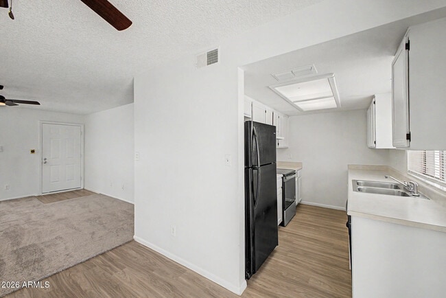 Building Photo - 10719 W Vista Ave