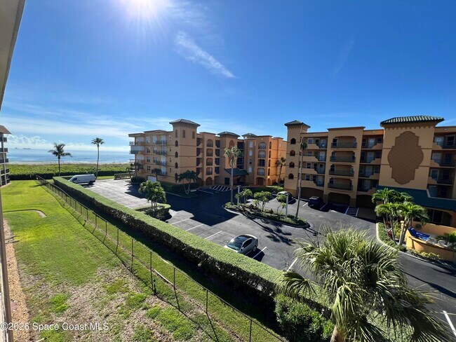 Building Photo - 8494 Ridgewood Ave