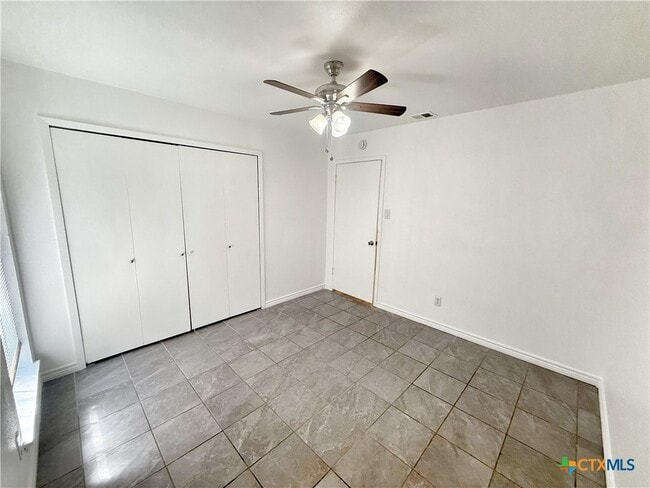Building Photo - 912 Spring Hill Dr