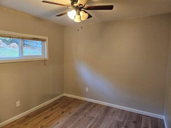 Building Photo - 13825 Dry Creek Rd