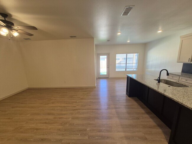 Building Photo - Stonewood Beauty