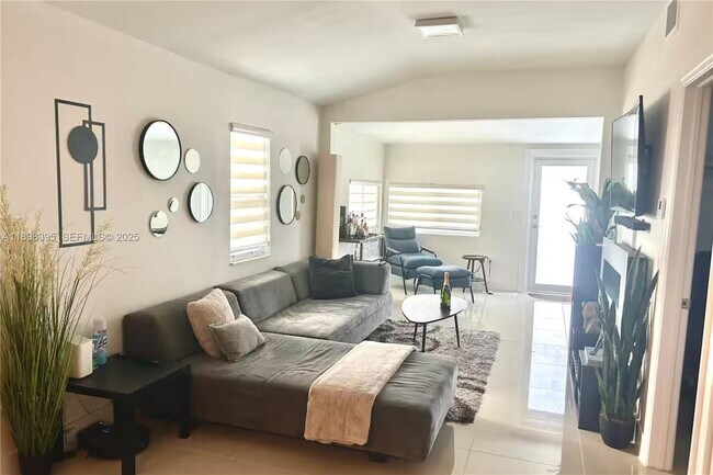 Building Photo - 3132 NW 43rd St