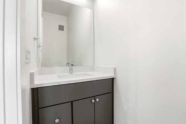 Building Photo - $2,745.95, 2-bed, 2.5 bath, located in Denver with a Rooftop Patio
