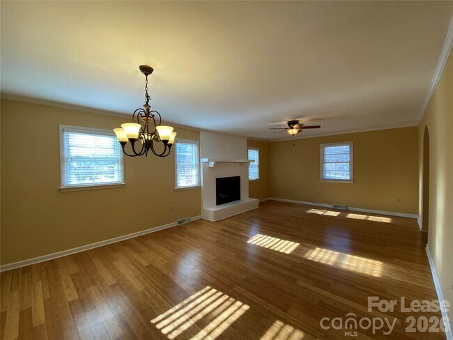 Building Photo - 203 Ratchford Farm Rd