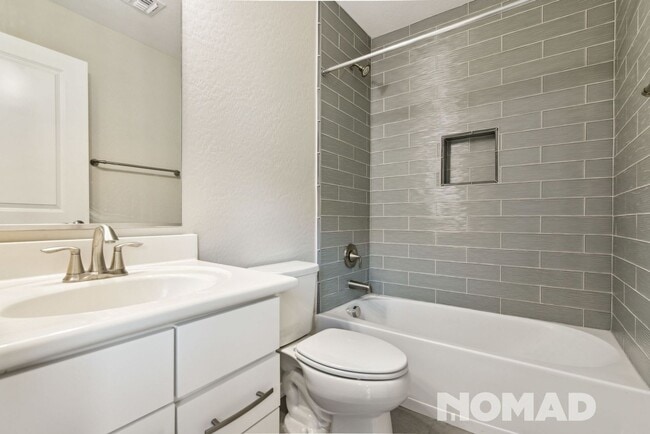 Building Photo - Stunning 3BR Townhouse in North Scottsdale