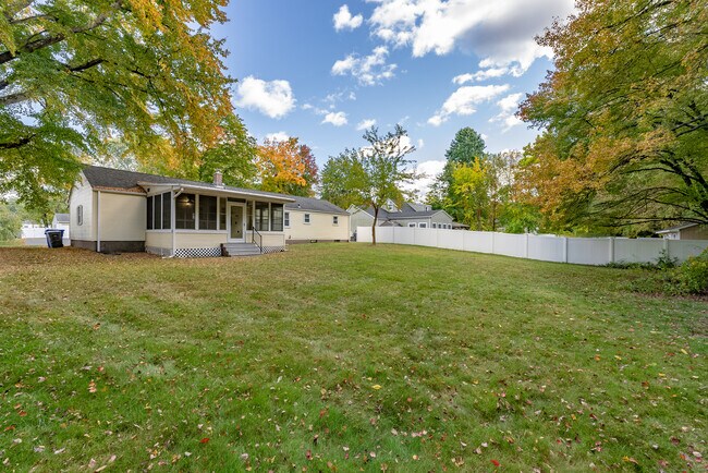 Building Photo - 14 Alaimo Dr