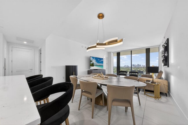 Building Photo - 153 N Seabreeze Blvd