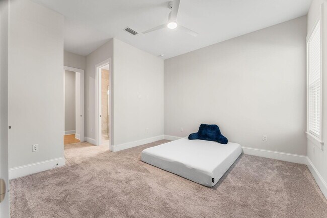 Building Photo - 287 J Hunters Way