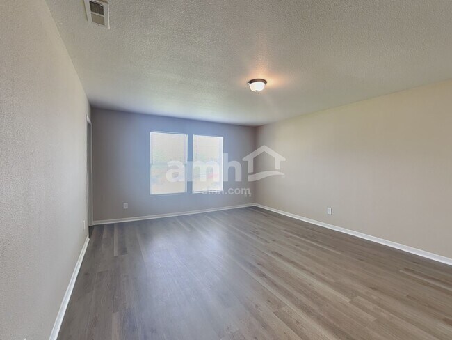 Building Photo - 3287 Underwood Dr