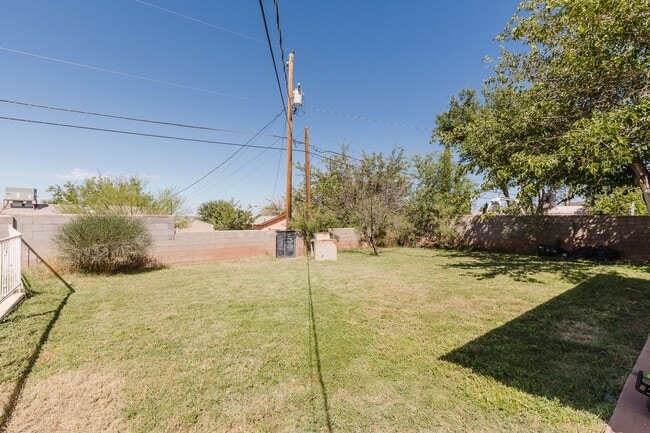 Building Photo - Spacious 3 Bedroom Home with Solar Panels and a Pool