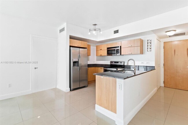 Building Photo - 350 S Miami Ave