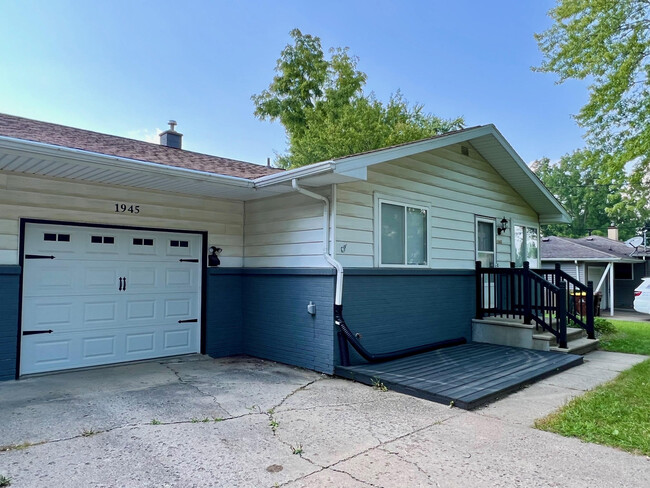 Building Photo - 1945 Adelpha Ave