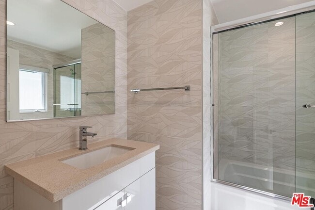 Building Photo - 502 Evelyn Pl