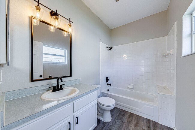 Building Photo - 745 Jaybee Ave