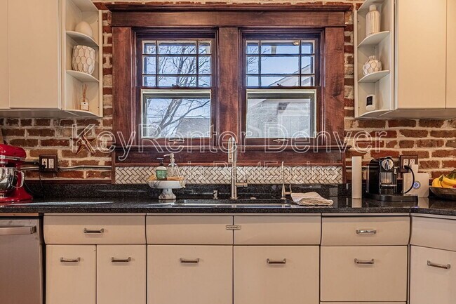 Building Photo - 740 S Corona St