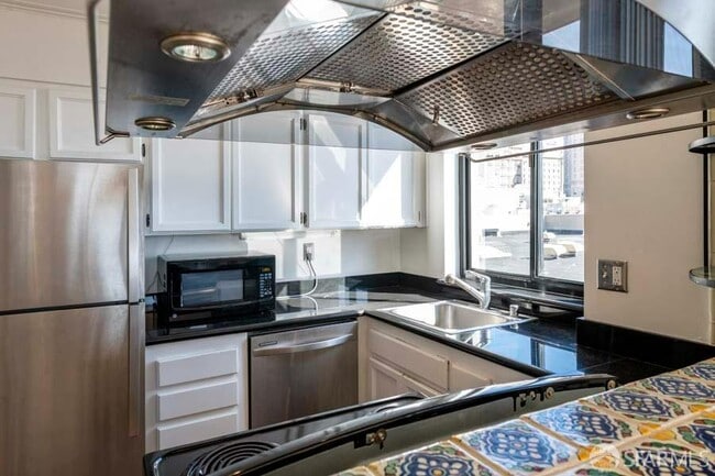 Building Photo - 900 Bush St