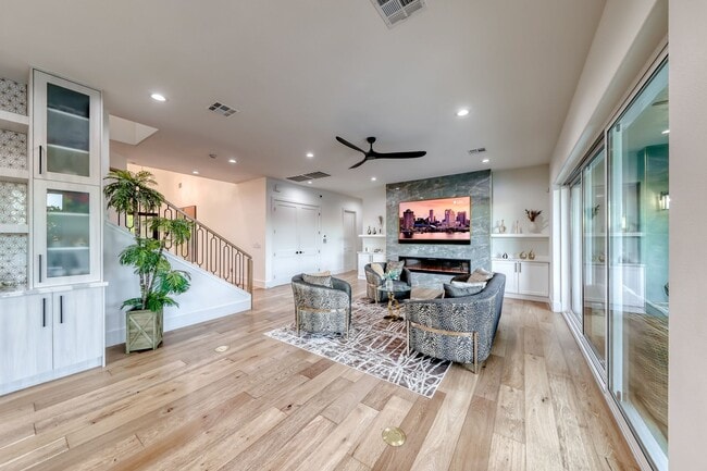 Building Photo - Stunning Green Valley, Guard Gated Communi...
